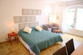 Studio 14 - LES SUITES DE ROBINSON - Résidence avec piscine en bord de Siagne, à Mandelieu-La-Napoule
